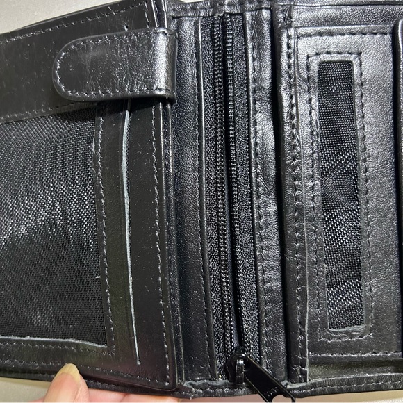 Black bifold leather wallet by Swank 5” x 3-3/4” x 5/8” - Picture 8 of 11